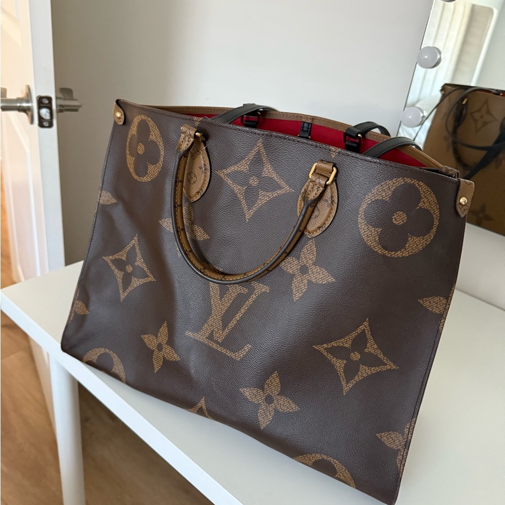 Louis Vuitton OnTheGo GM